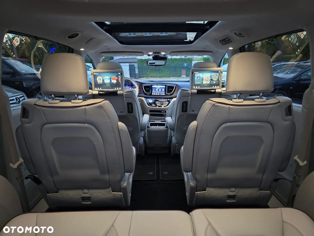 Chrysler Pacifica - 41