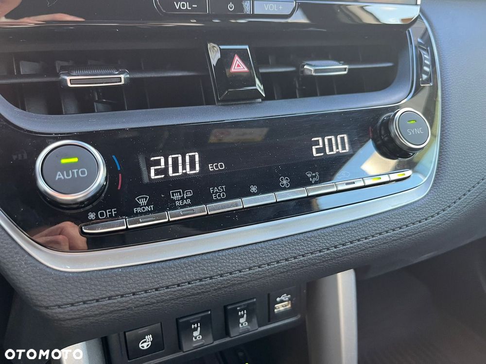 Toyota Corolla Cross 2.0 Hybrid Style AWD - 19