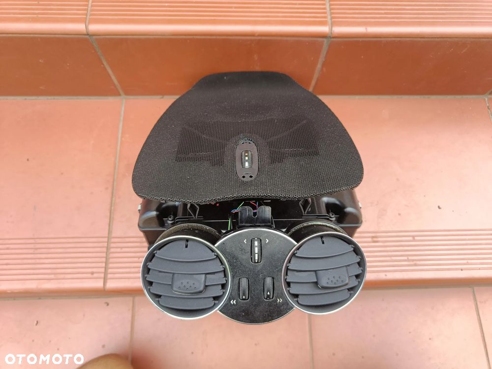 MERCEDES W209 CLK ŚRODKOWA KRATKA NAWIEWU CZARNA - 1