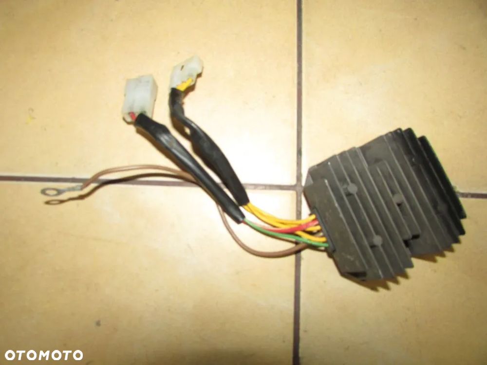 APRILIA PEGASO 650 i.e. 01-04 regulator napięcia - 1