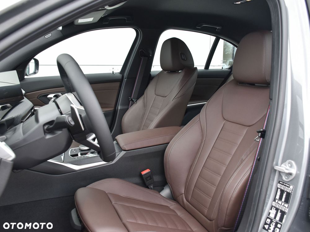 BMW Seria 3 330i M Sport - 4