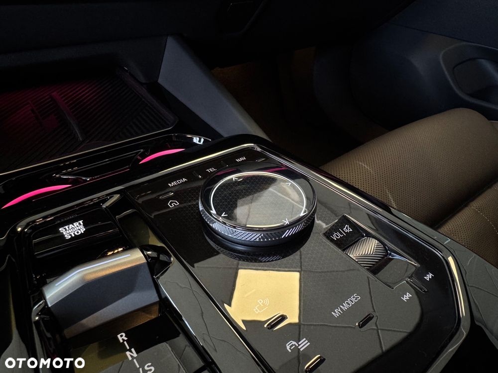 BMW Seria 5 520d xDrive - 27