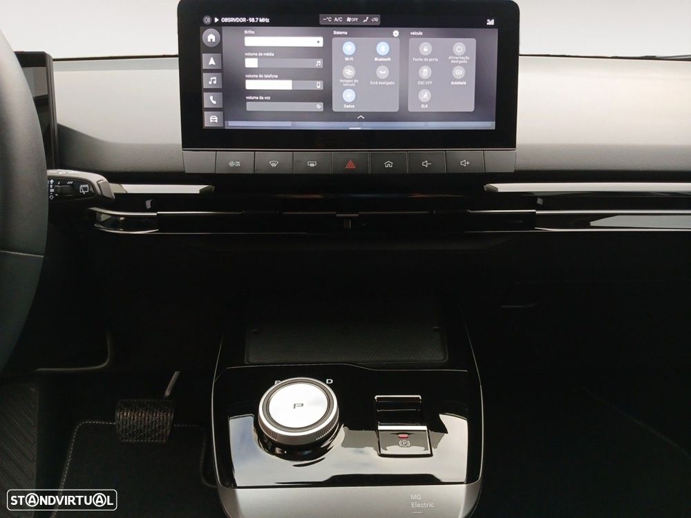 MG MG4 64 kWh Luxury - 11