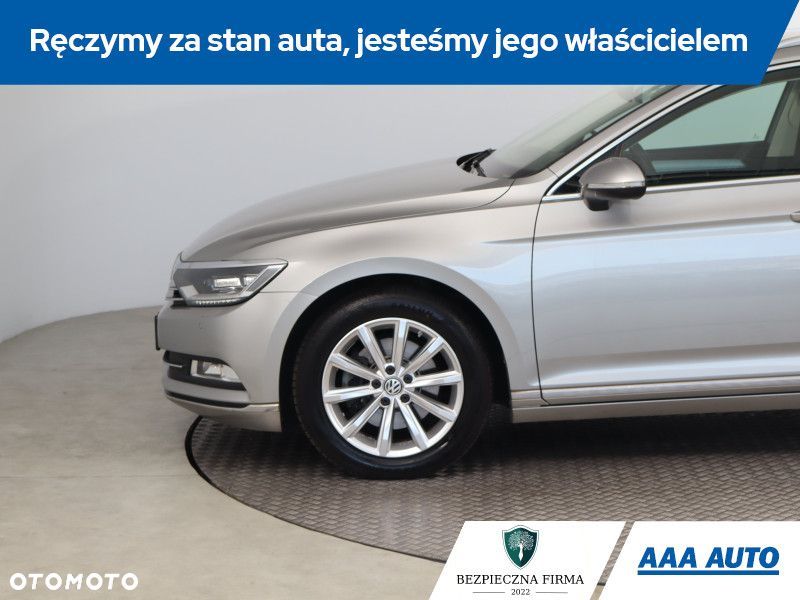 Volkswagen Passat - 16