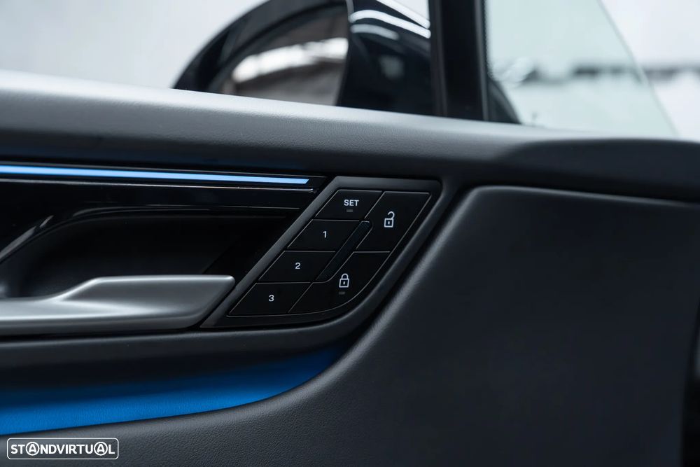 Porsche Macan Electric 4 - 30