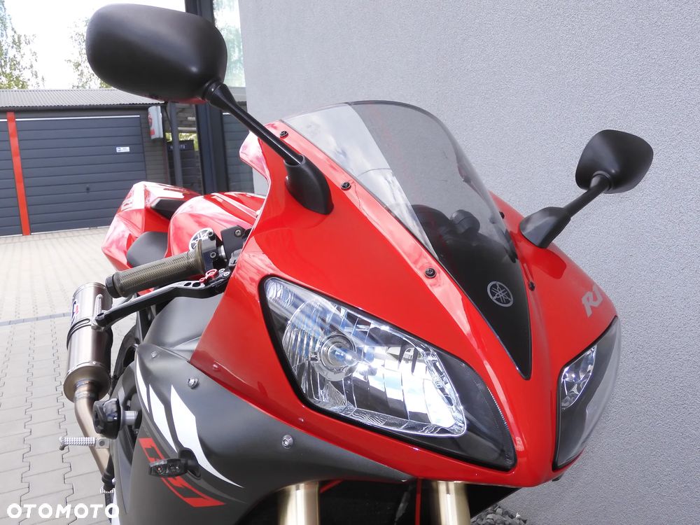 Yamaha R1 - 4