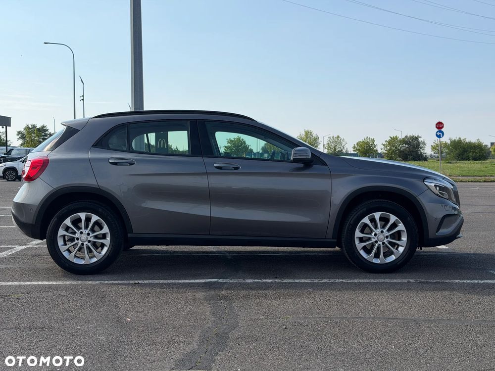 Mercedes-Benz GLA 180 7G-DCT - 3