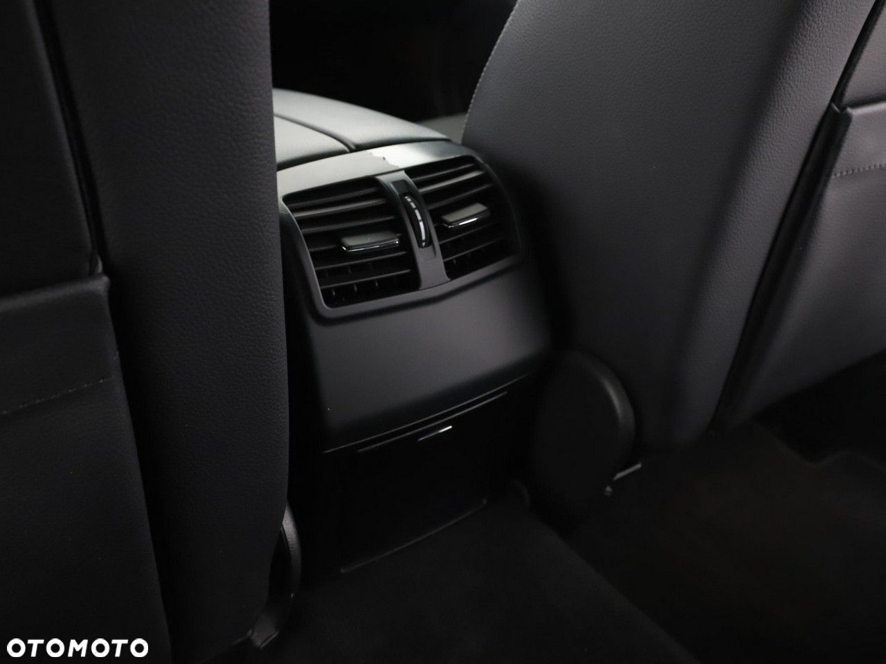 Mercedes-Benz Klasa E 200 9G-TRONIC Avantgarde - 35