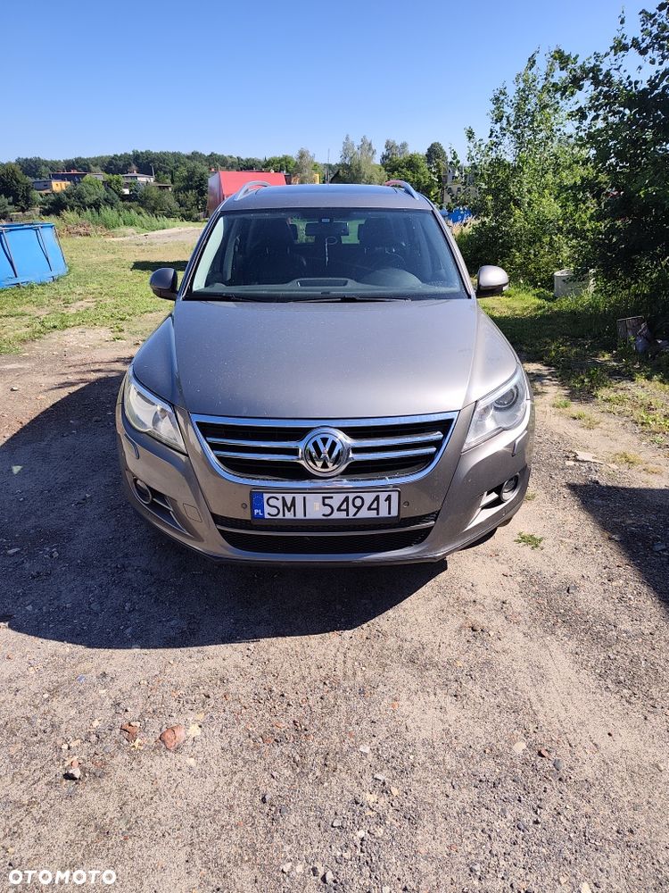 Volkswagen Tiguan - 1