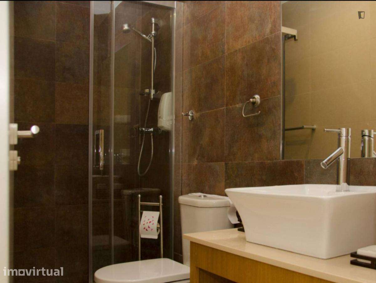 Apartamento com 1 quartos - localizado em Cedofeita Porto - Grande imagem: 2/17