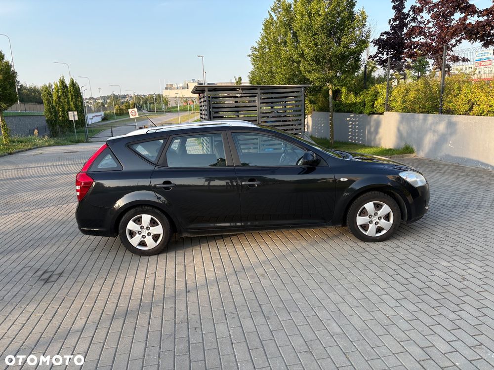Kia Ceed - 4
