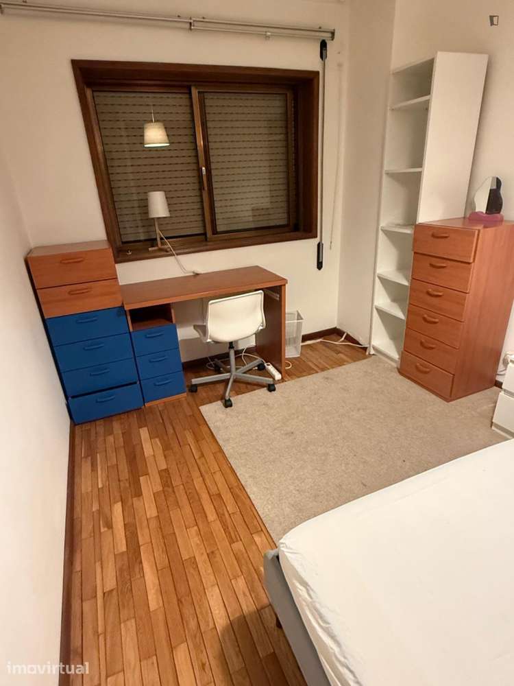 Quarto - localizado em Baguim do Monte Porto - Grande imagem: 5/7