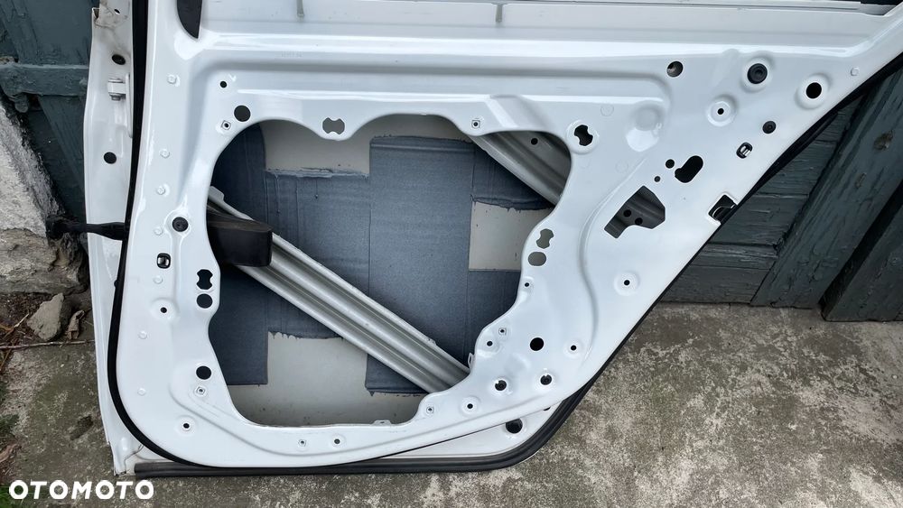 Przednie tylne prawe drzwi BMW G31 - 6