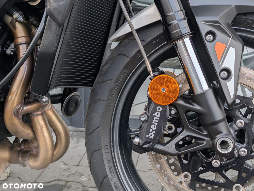 Triumph Street Triple - 23