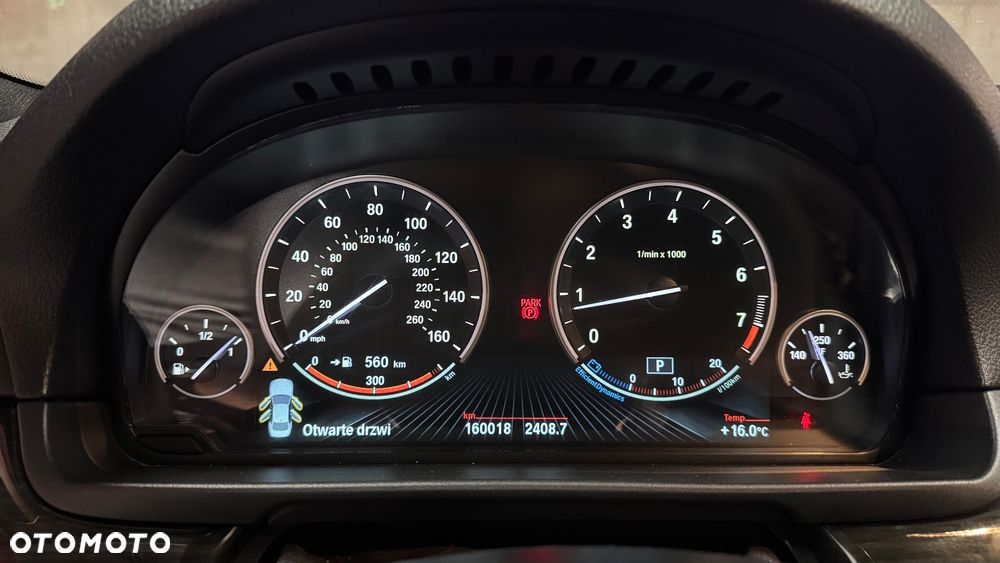 BMW Seria 5 550i xDrive - 18
