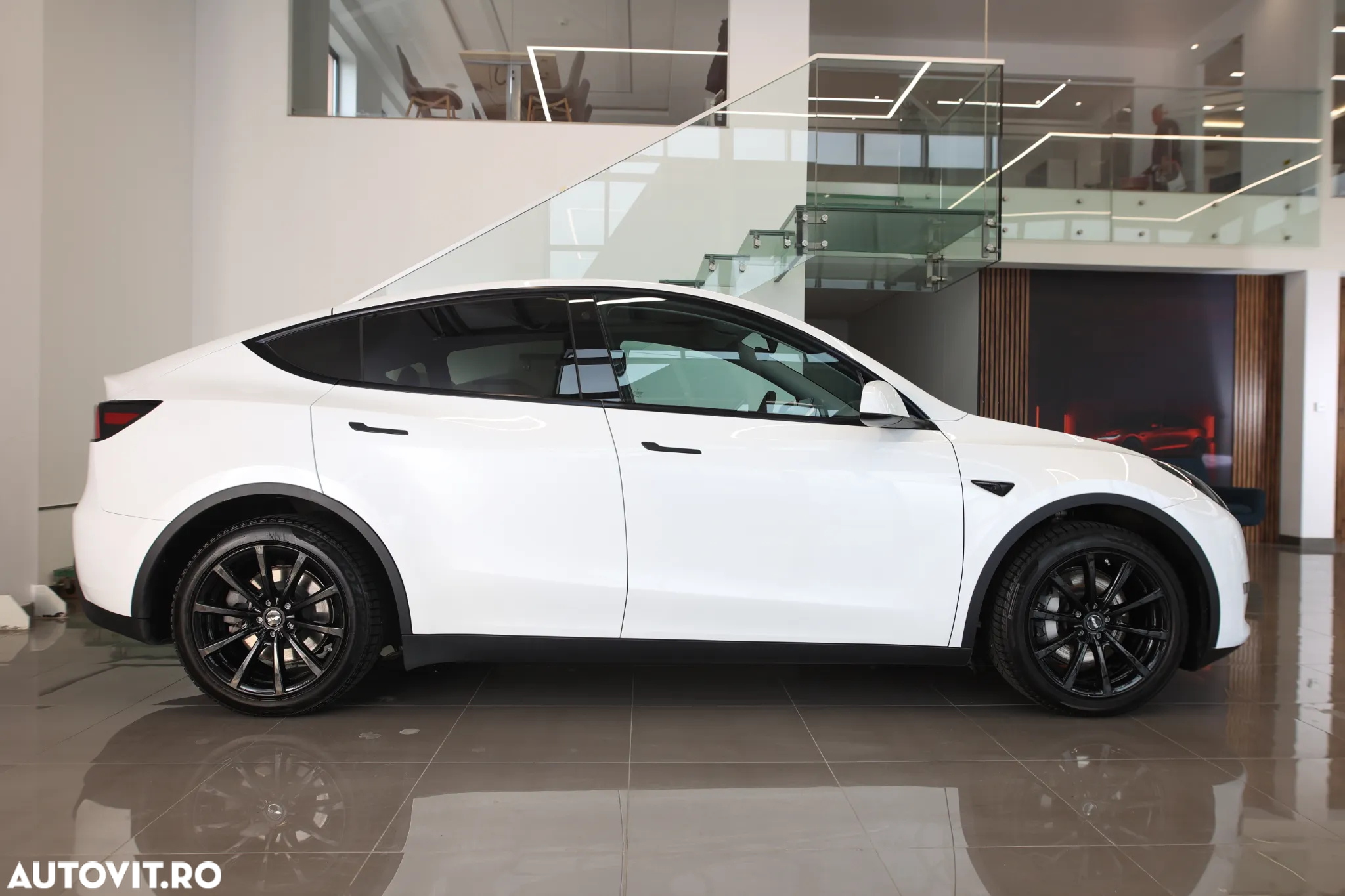 Tesla Model Y Long Range Dual Motor AWD - 5