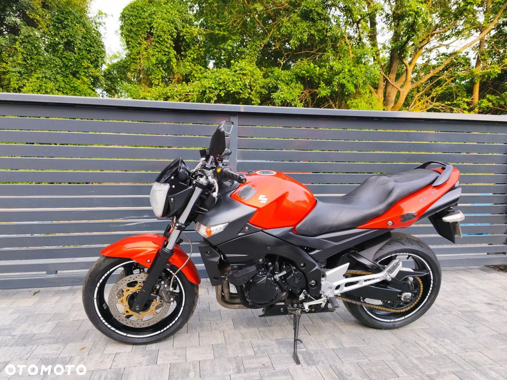Suzuki GSR - 33
