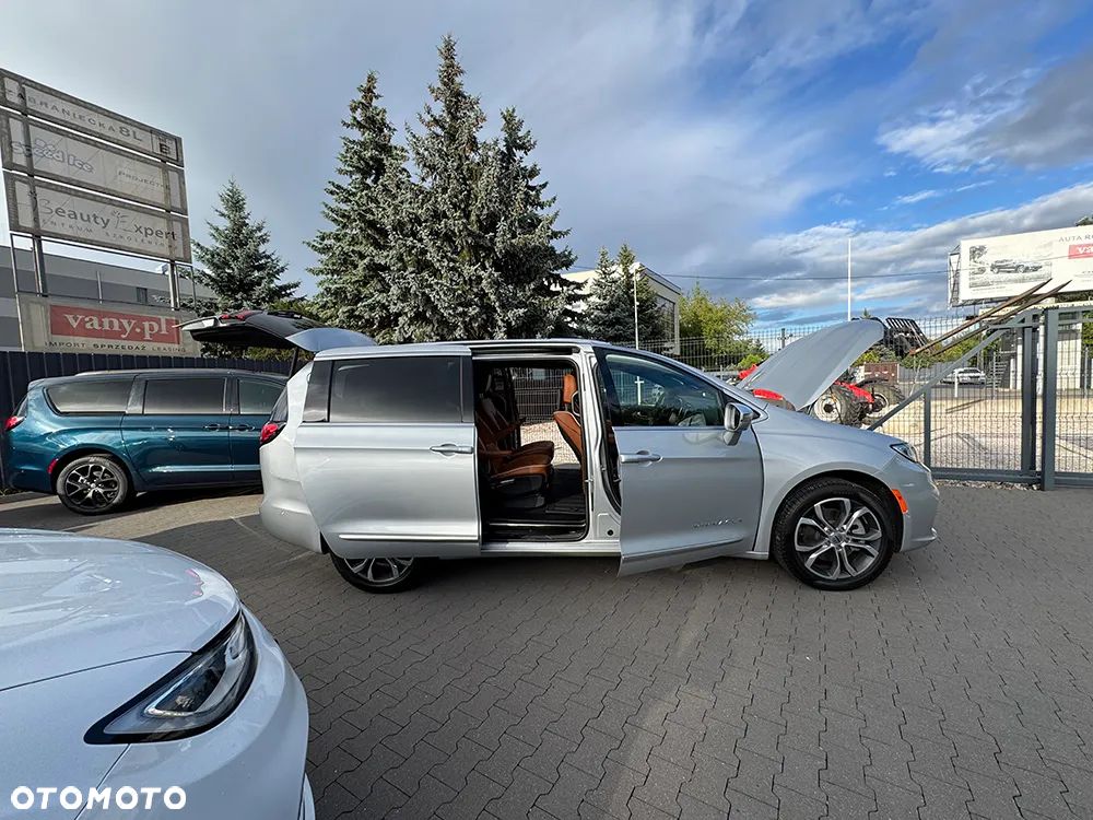 Chrysler Pacifica - 28