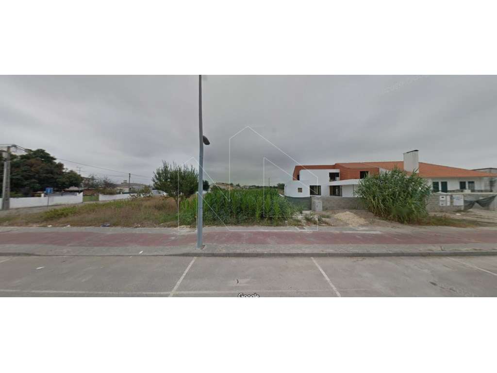 Terreno Urbano com Projeto na câmara para 7 moradias unifamiliares - Grande imagem: 2/6