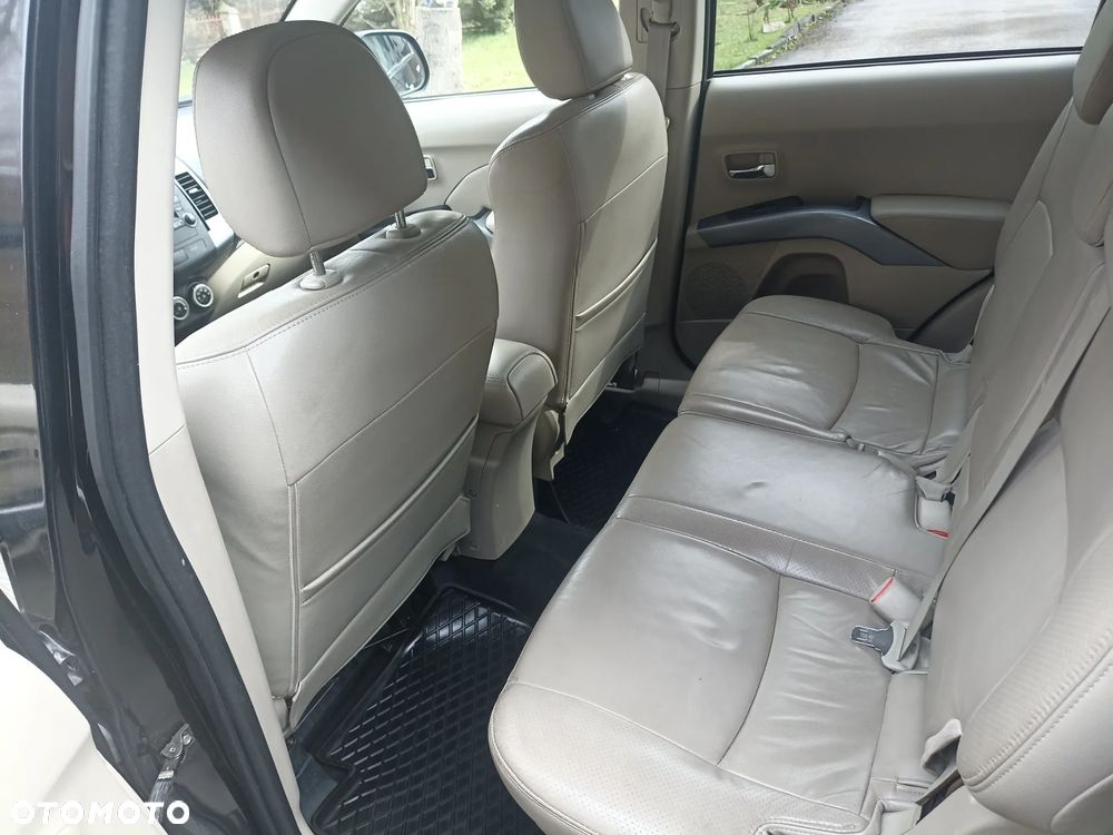 Mitsubishi Outlander - 6
