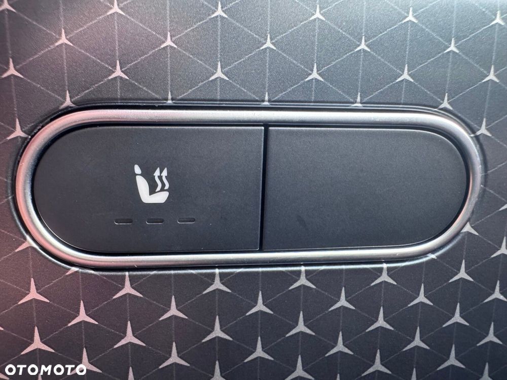 Mercedes-Benz GLA 180 - 25