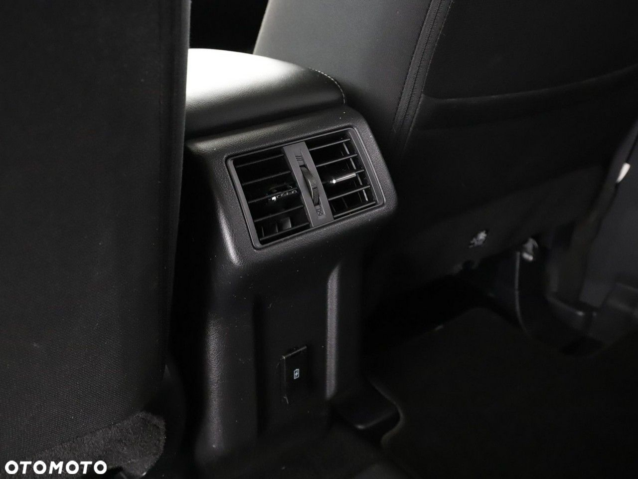 Mitsubishi Outlander - 38