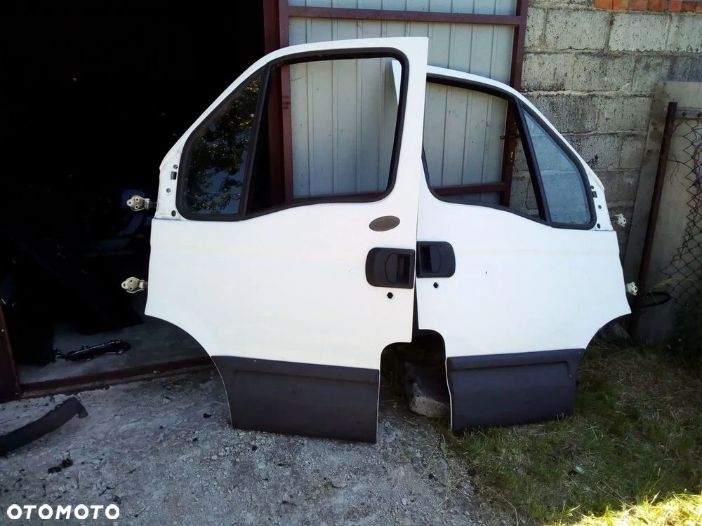 Iveco daily III 99-06r 35s12 35s17 2,3 3,0 drzwi wał resory elektryka zwrotnice pompa wysokiego ciśnienia elementy wnętrza skrzynka bezpieczników i inne części - 3
