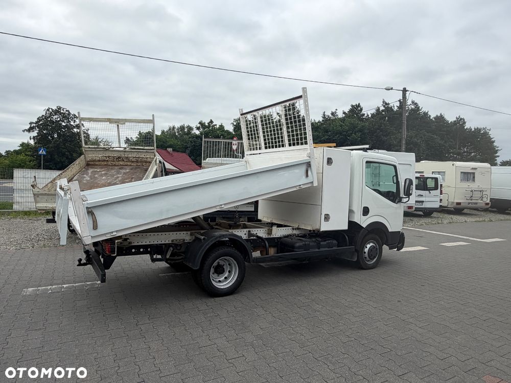 Nissan NT400 - 4