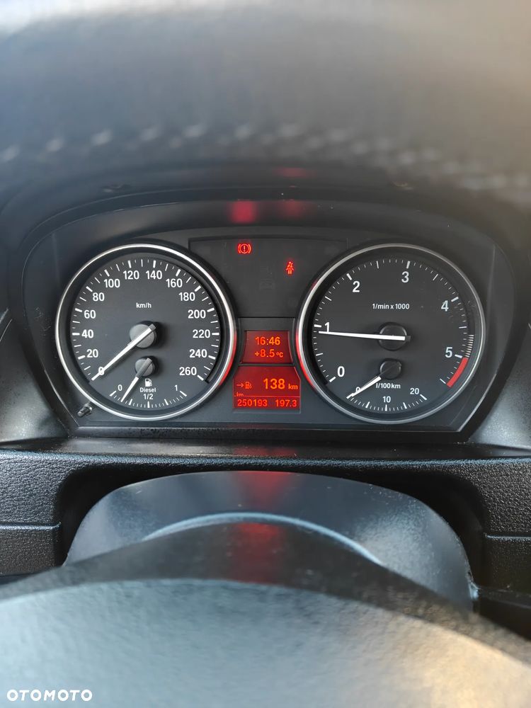 BMW X1 xDrive18d - 16
