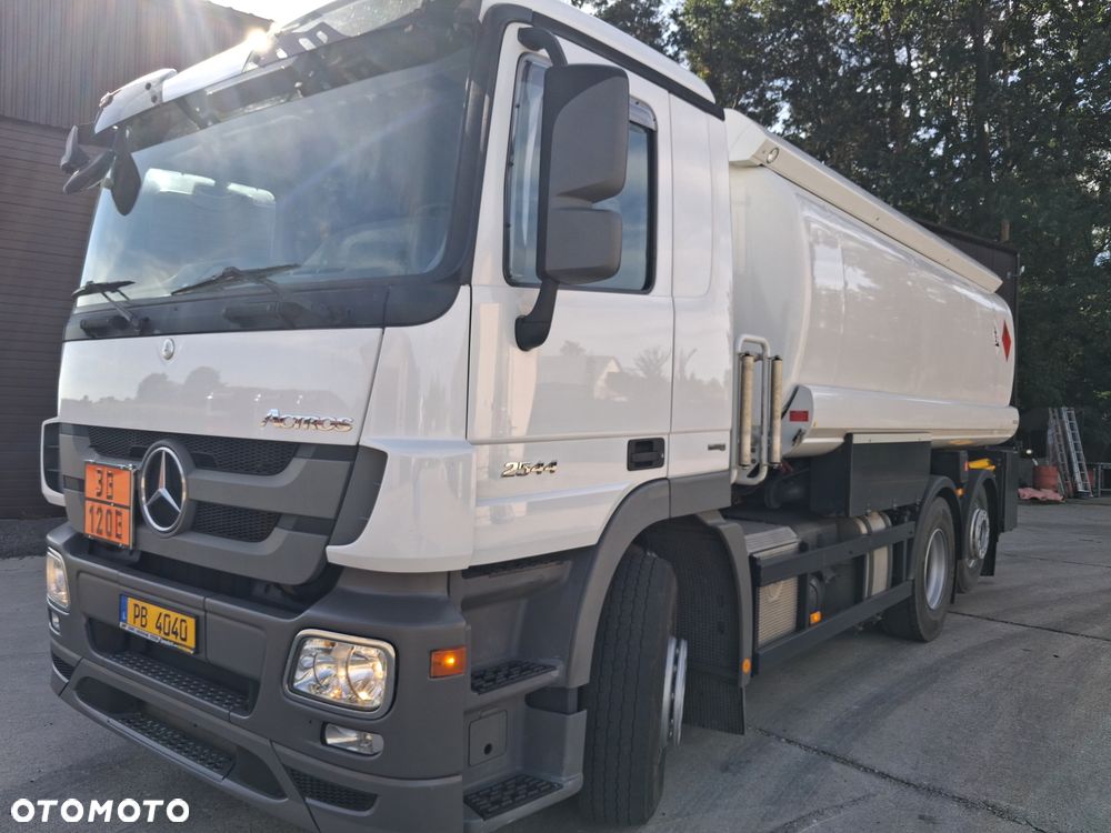 Mercedes-Benz 2544 - 1
