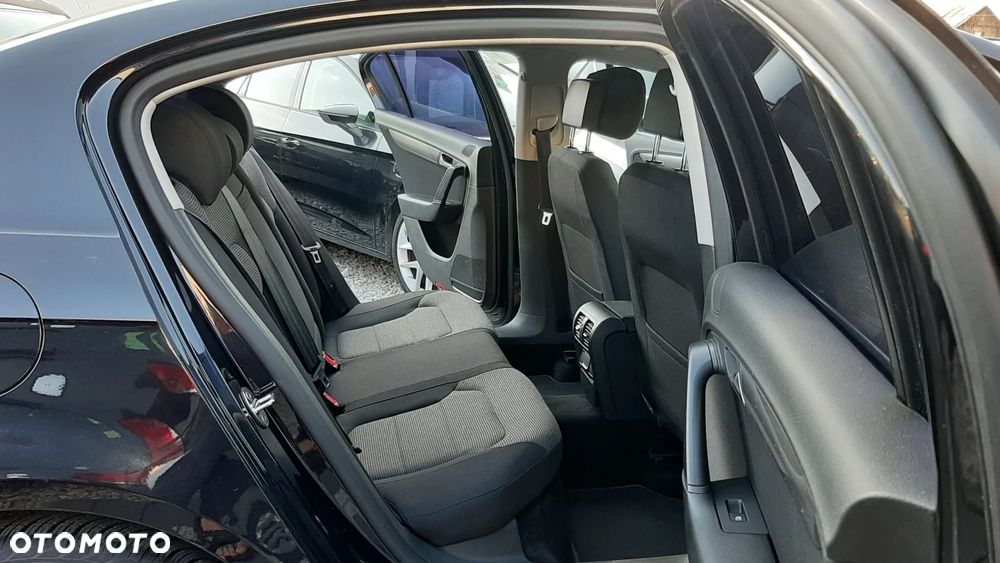Volkswagen Passat 1.6 TDI Comfortline - 16