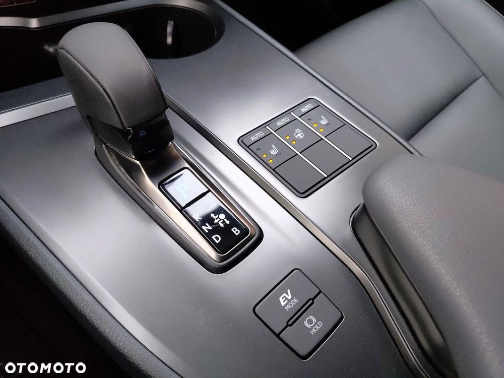 Lexus UX 300h F Sport Design - 17