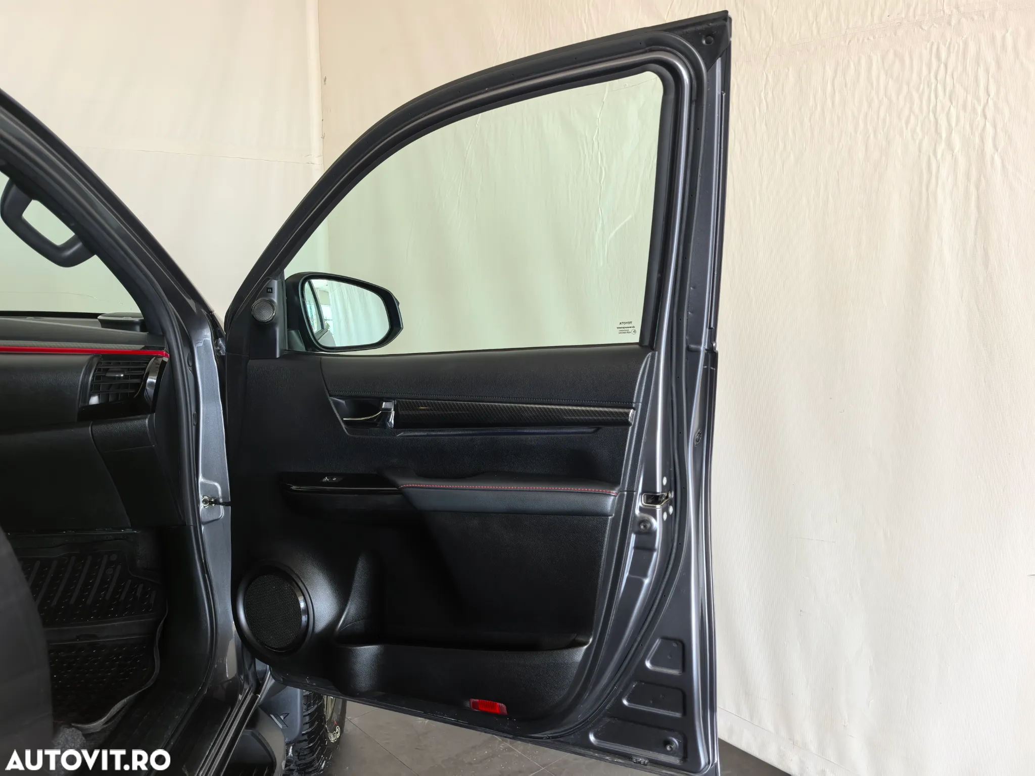 Toyota Hilux 2.8D 204CP 4x4 Double Cab AT GR Sport - 25