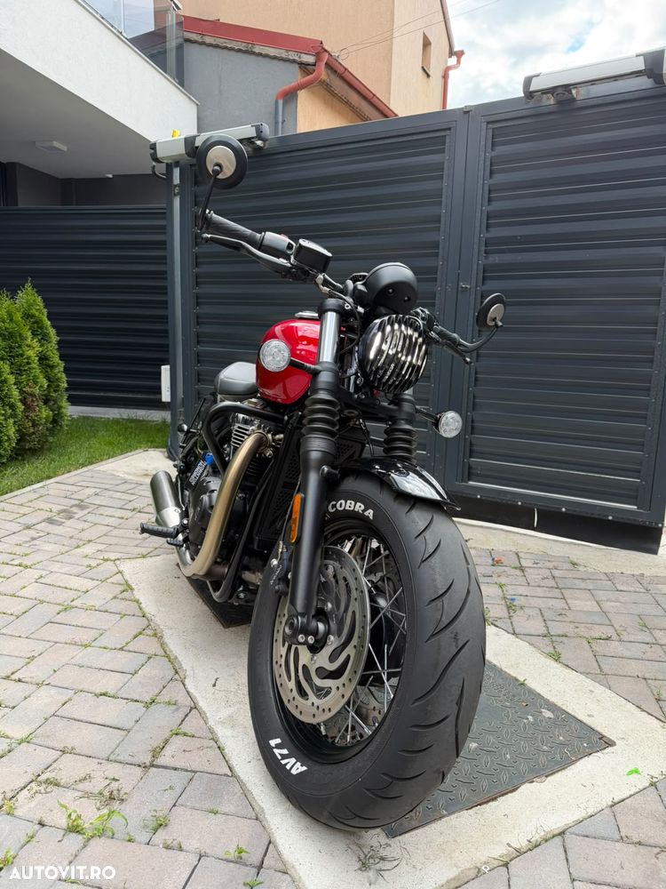 Triumph Bonneville Bobber - 5