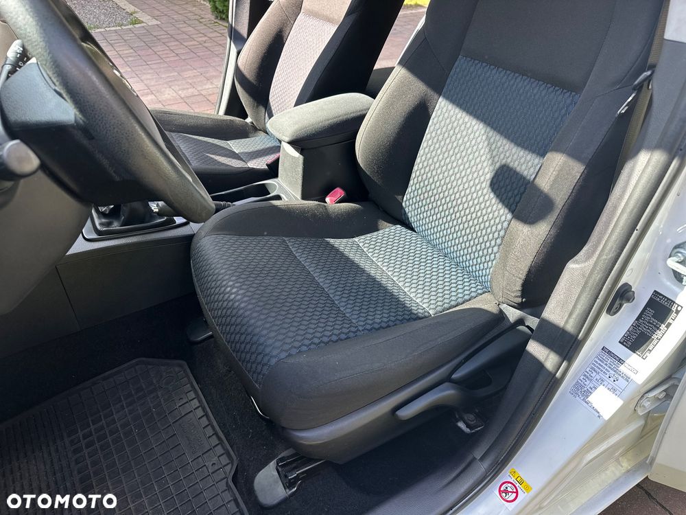 Toyota Auris 1.4 D-4D - 17