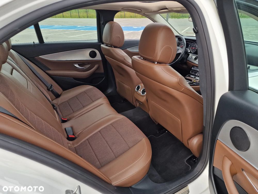 Mercedes-Benz Klasa E 220 d 4-Matic Business Edition 9G-TRONIC - 24