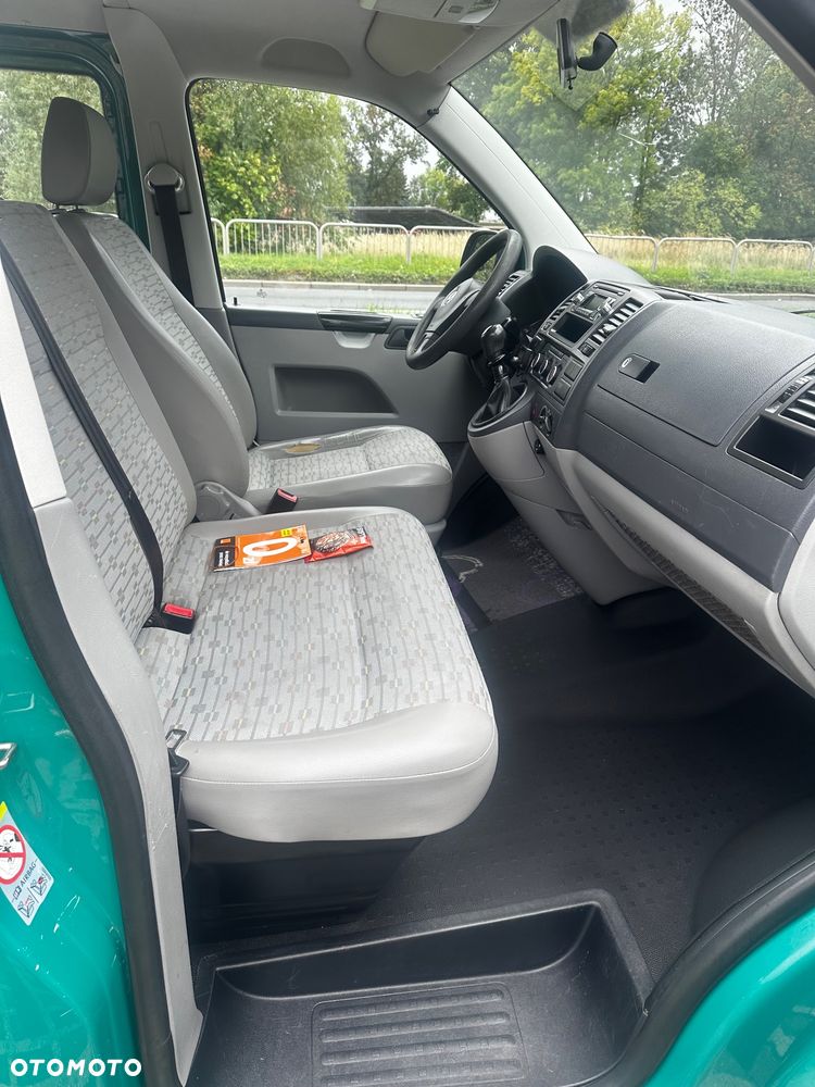 Volkswagen Caravelle - 10