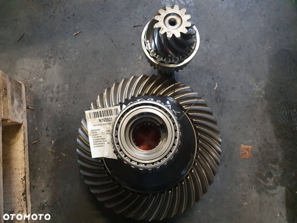 MECHANIZM RÓŻNICOWY TRAKTOR FENDT 926 VARIO 43/12 - 1