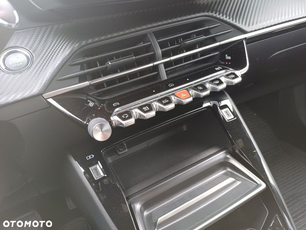 Peugeot 2008 1.2 PureTech Allure S&S EAT8 - 17