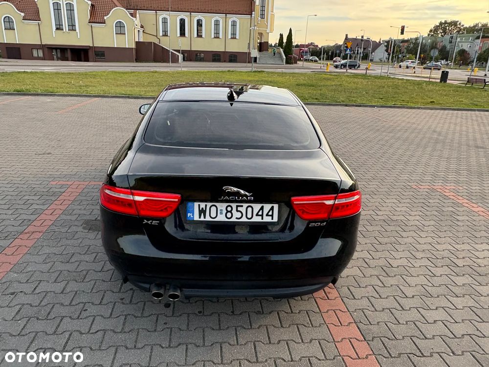 Jaguar XE 2.0 D Prestige - 9