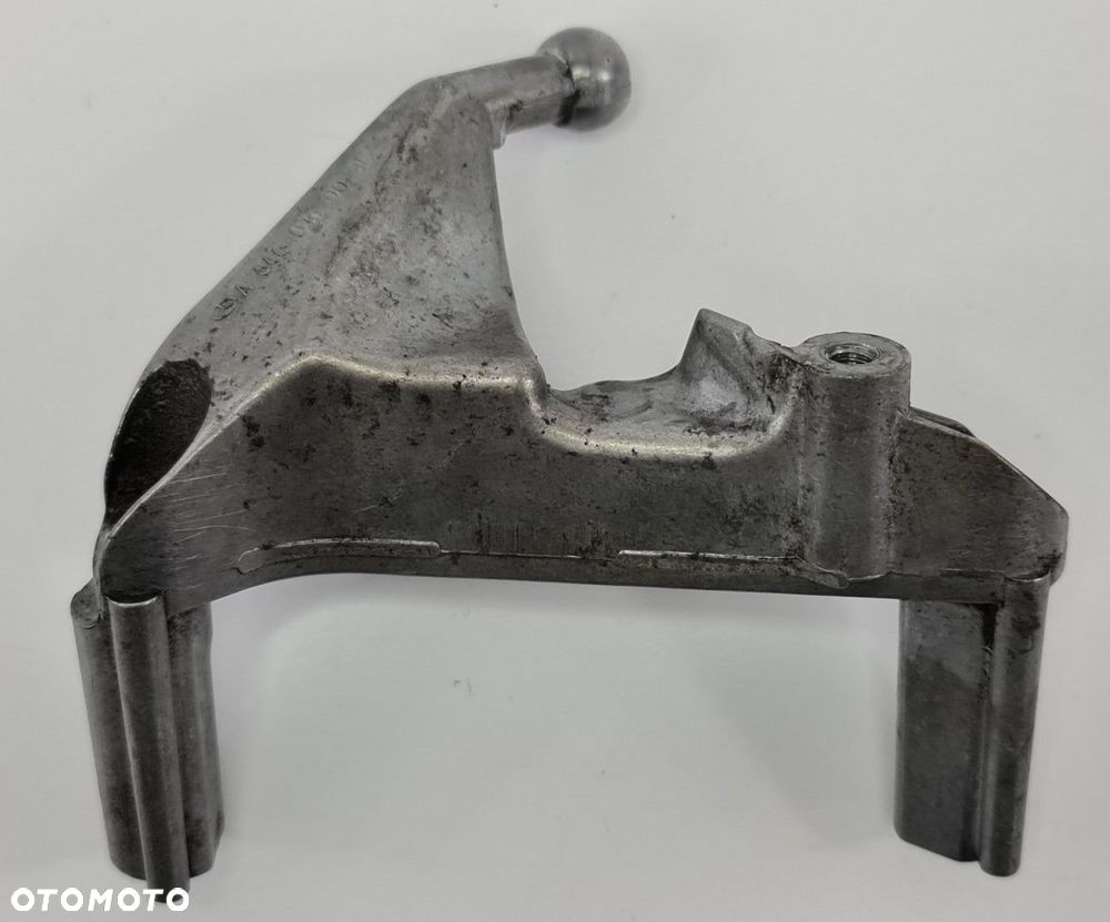 ŁAPA SILNIKA MERCEDES W204 2.2 CDI A6460160038 - 1