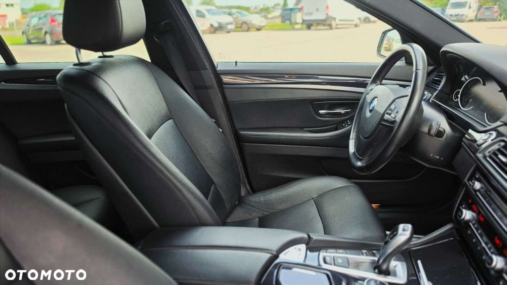 BMW Seria 5 520d xDrive - 13
