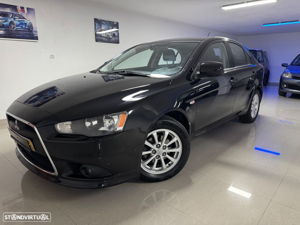 Mitsubishi Lancer Sportback 1.6 Invite Black Edition ClearTec - 1