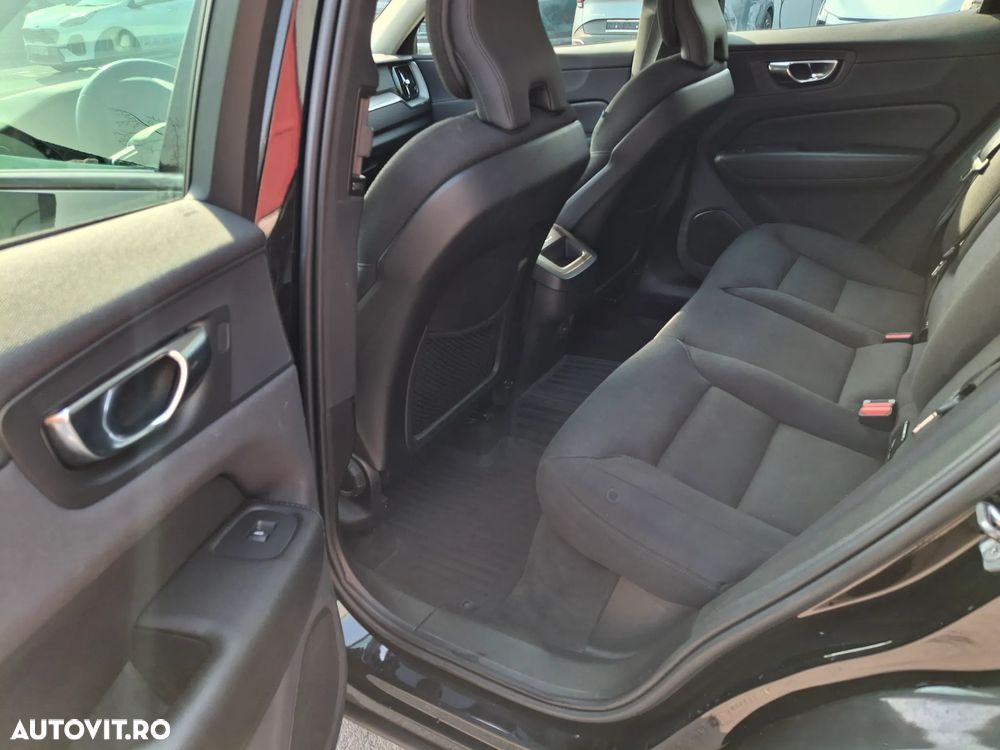 Volvo XC 60 B4 MHEV Momentum - 29