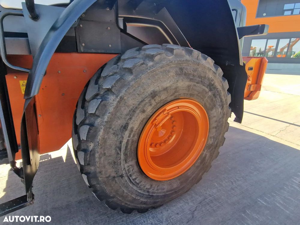 Hitachi ZW220, CUPA 3,5mc, 2018, 24.,392km, 5.880h, consum mediu 8l/h, Gresare automata, Anv MICHELIN 60% OK, ridica 15t, motor 201CP stage IV, basculare cupa la 4,2m, CUPLA RAPIDA, Posibilitate leasing 3 ani, PROMOTIE 86900 EUR+Tva - 16
