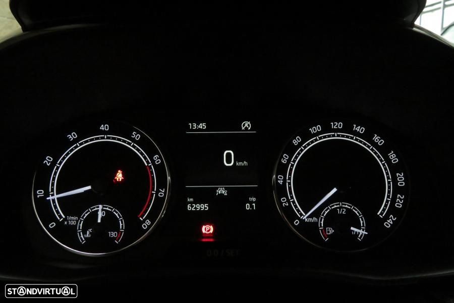 Skoda Fabia 1.0 MPI First Edition - 32