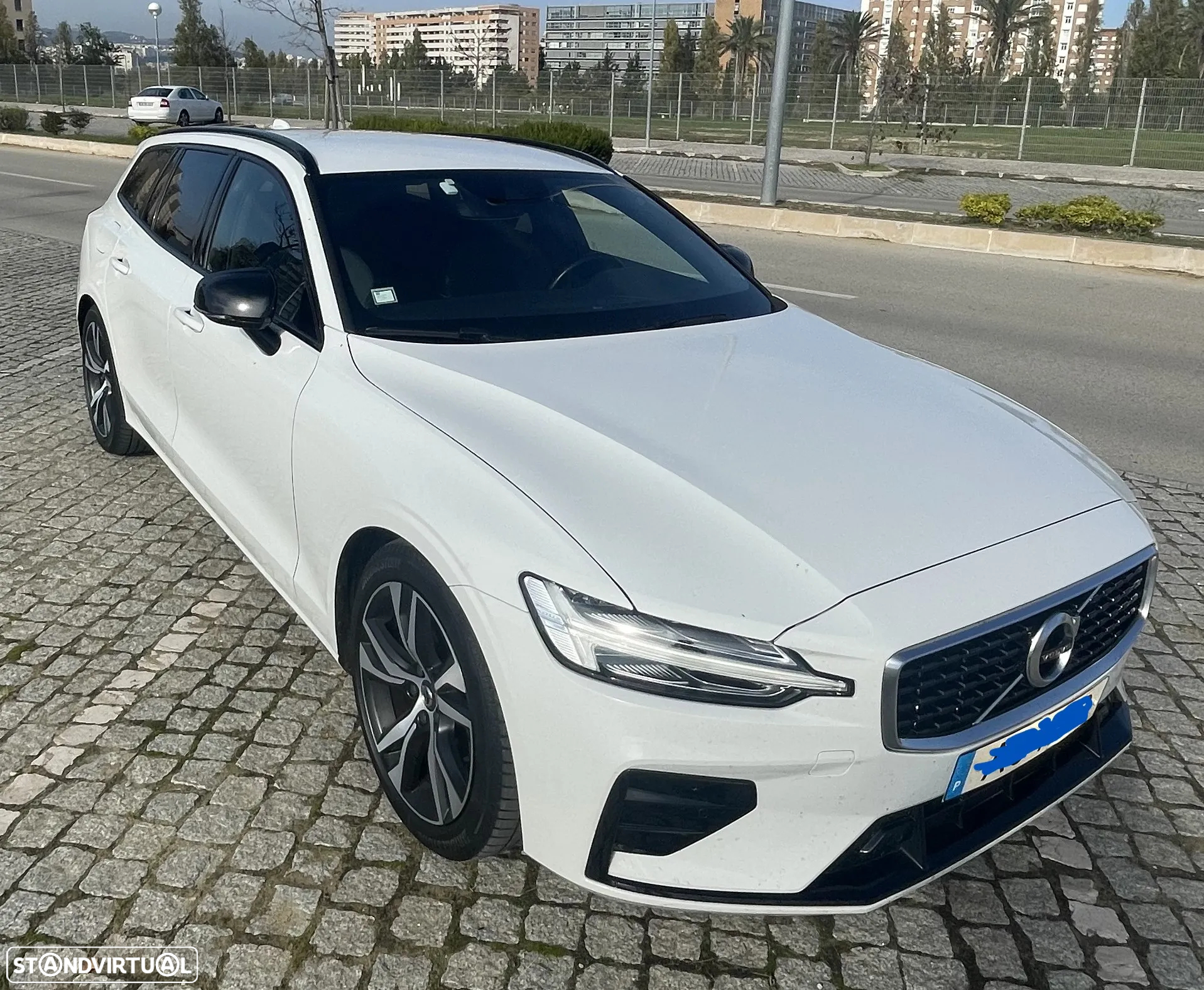 Volvo V60 2.0 D4 R-Design Geartronic - 3