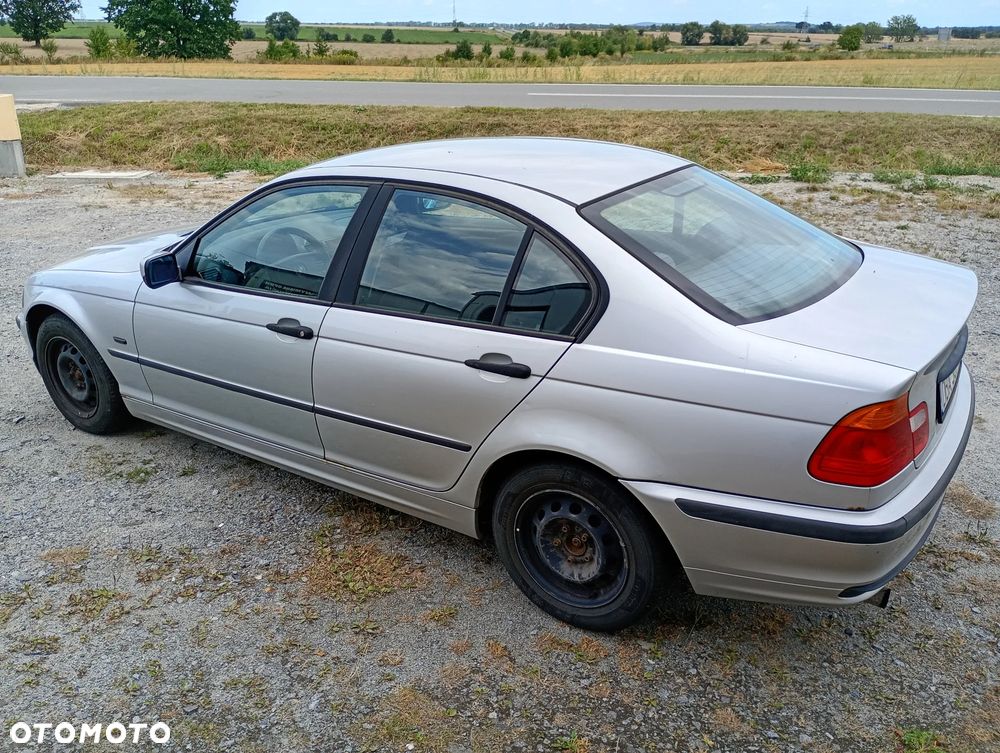 BMW Seria 3 318i - 4
