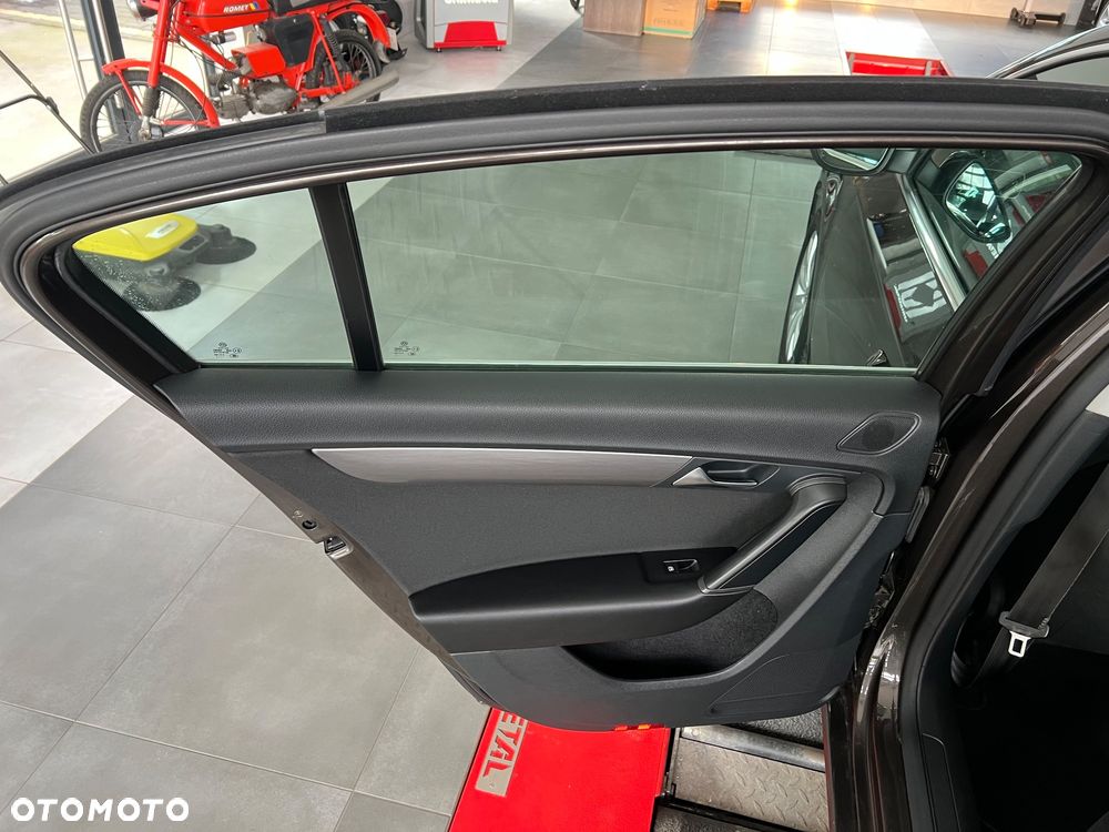 Volkswagen Passat 1.6 TDI (BlueMotion Technology) Comfortline - 17