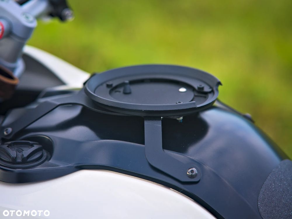 BMW G - 23